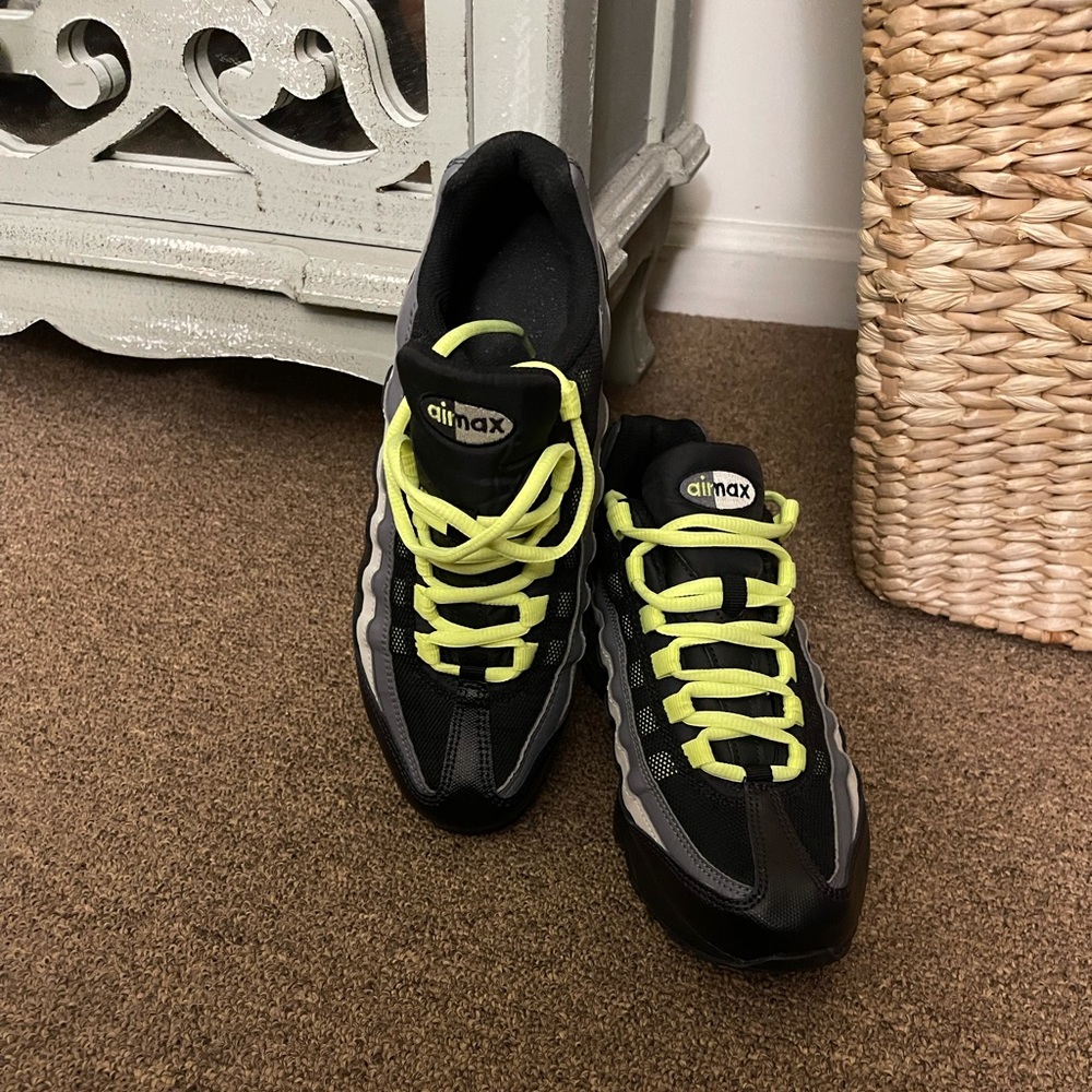 AIR MAX 95 GS 'BLACK VOLT'